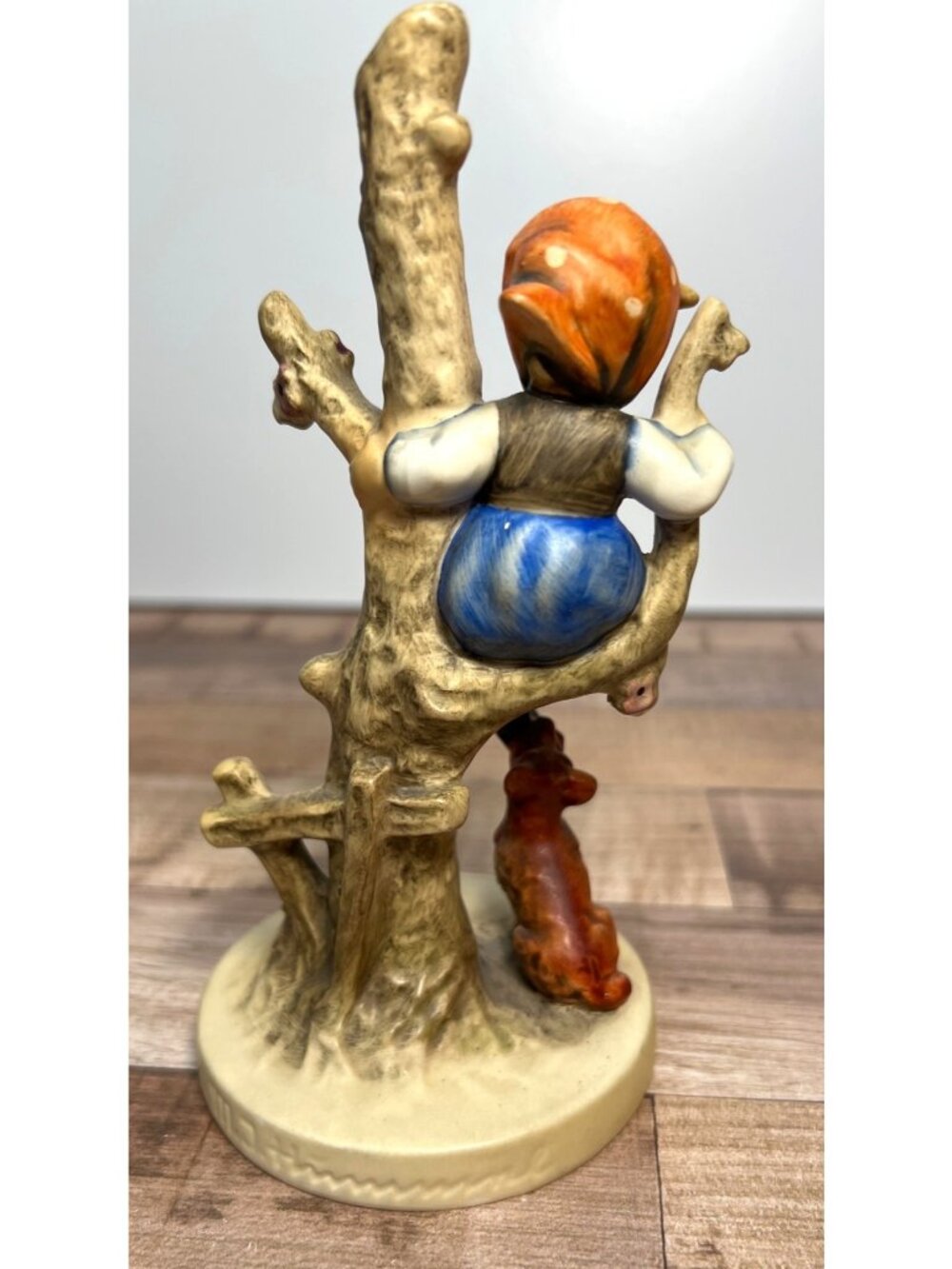 Hummel Goebel Figurine 56/B "Out Of Danger" 35 Girl In Tree With Dog Hand-Painte - Picture 3 of 6
